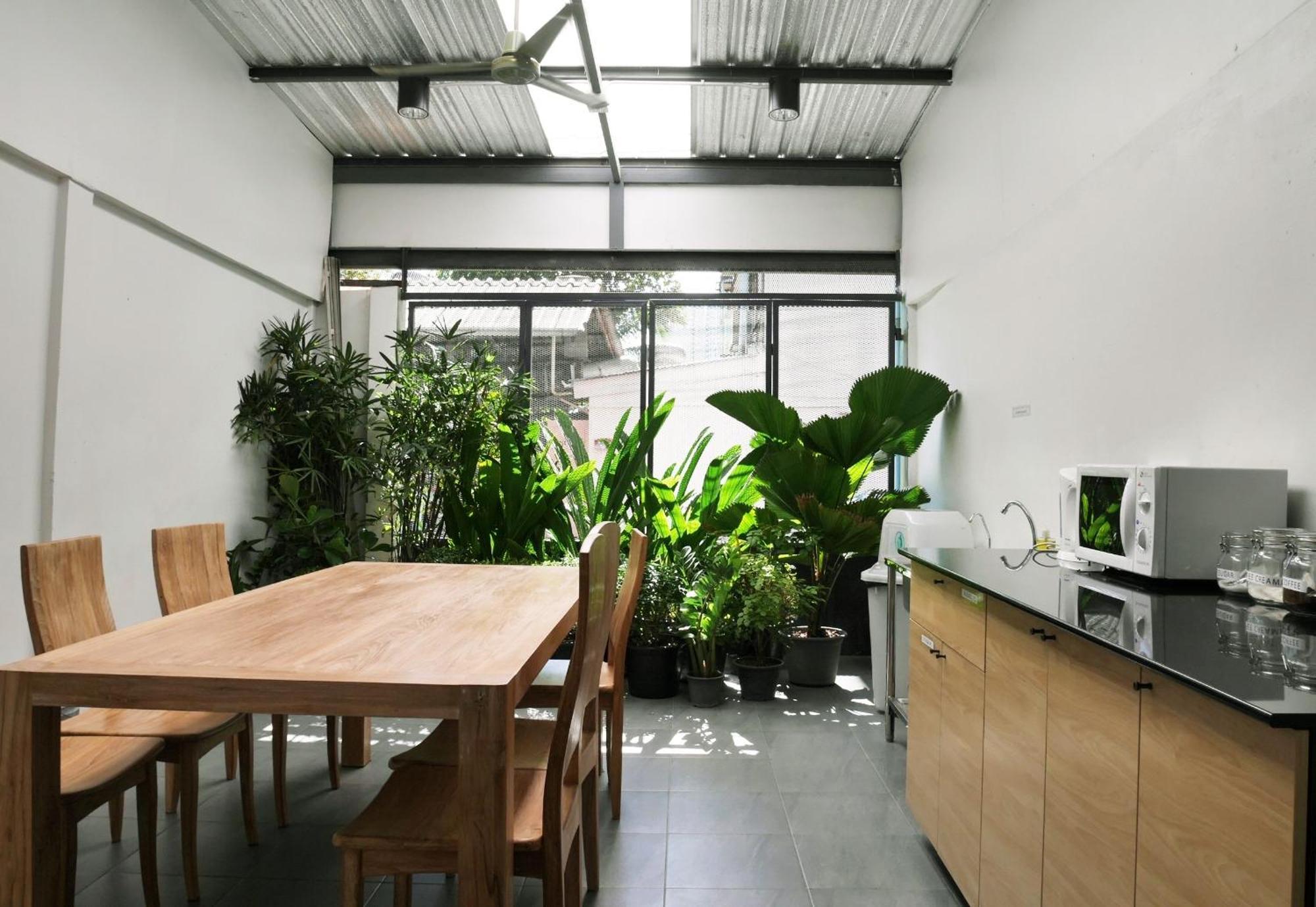 Phresh Hostel Bangkok Exterior foto